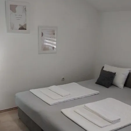 Platz Apartment *