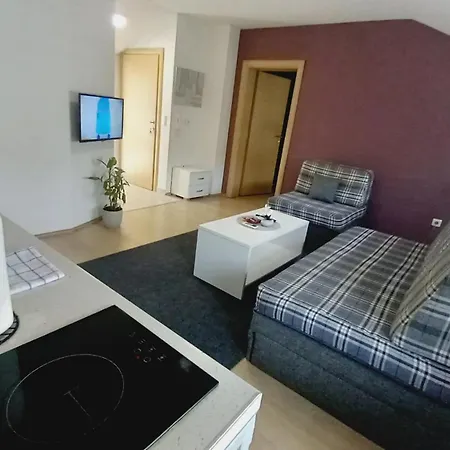 Platz アパート モスタル